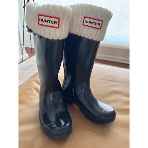 Hunter Original Gloss Rain Boots with white knit boot socks, size 1y - Picture 1 of 7